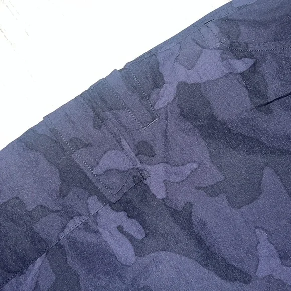 686 Traveler Cargo Pants. Size L. NWT. Black camo. - Picture 5 of 8